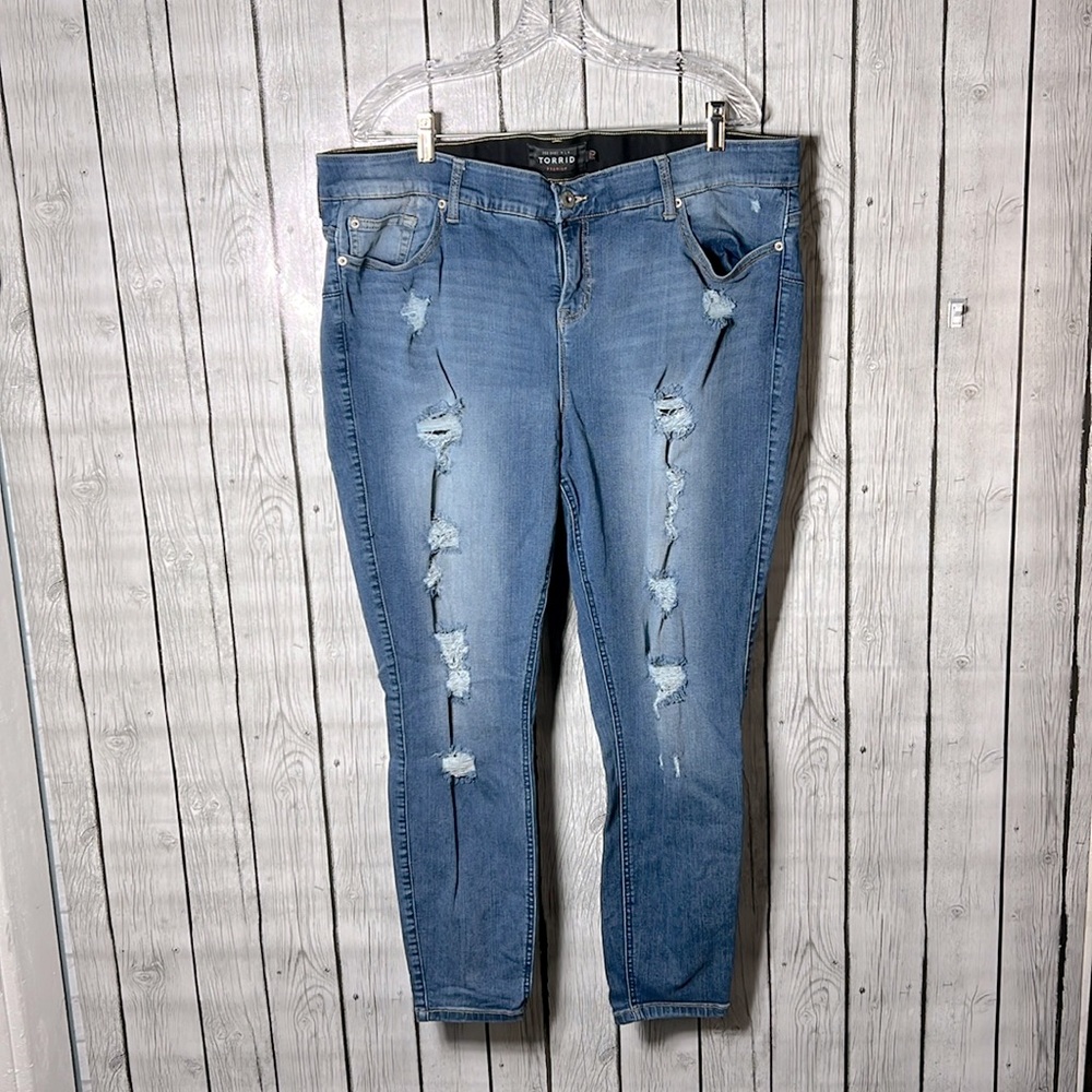 Bombshell Skinny Premium Stretch High-Rise Destructed Jean Sz 22